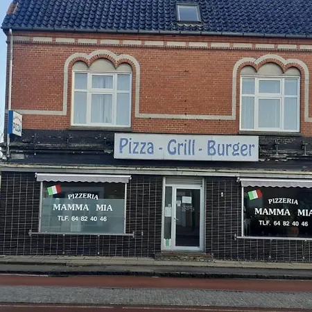 Bed & Breakfast Cozy Tiny Room, Mini Kitchen And Bathroom 3*