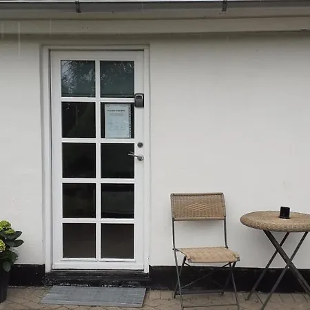 Cozy Tiny Room, Mini Kitchen And Bathroom Bed and breakfast 3*