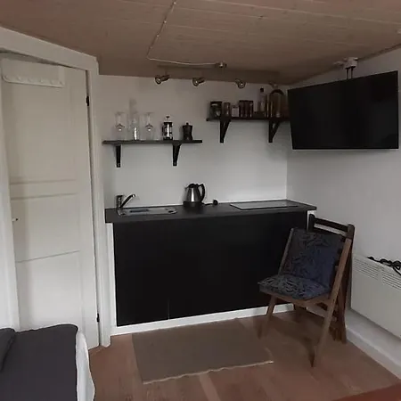 Cozy Tiny Room, Mini Kitchen And Bathroom Bed and breakfast 3*